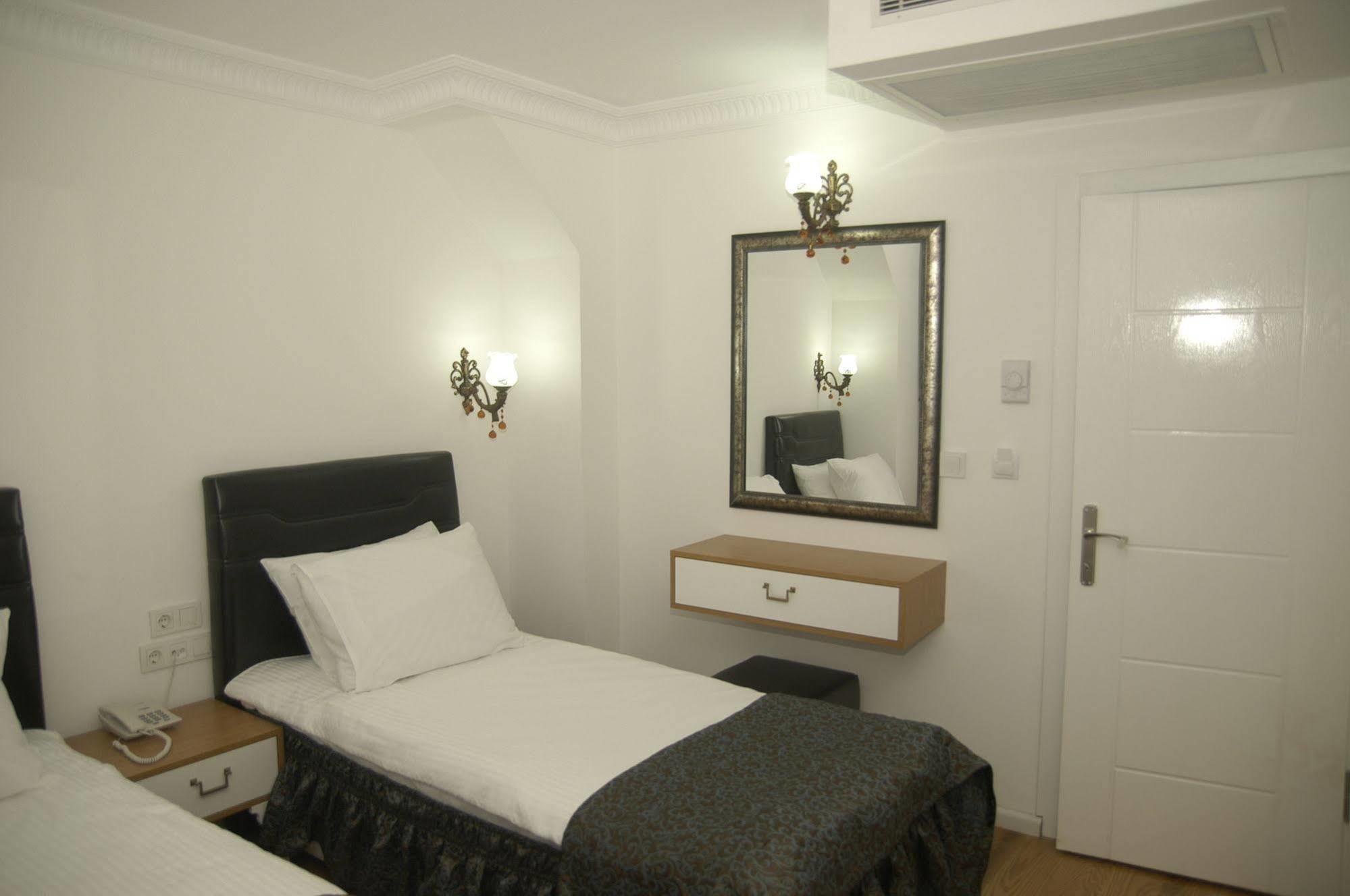 Jakaranda Hotel Istanbul Exterior photo