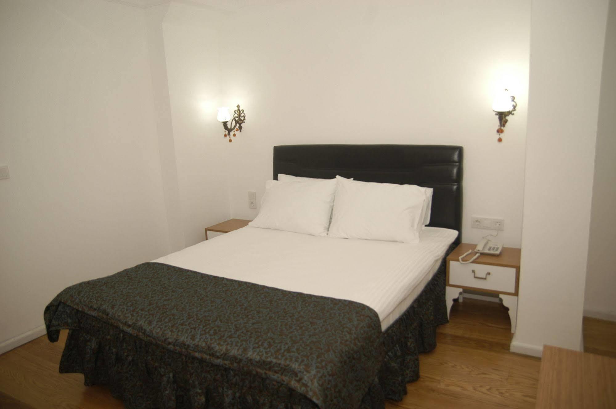 Jakaranda Hotel Istanbul Exterior photo